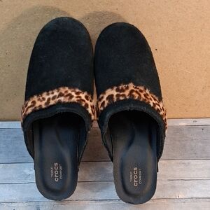 Crccs Sarah Leopard Stripe on Black Suede Clog Size  W 5